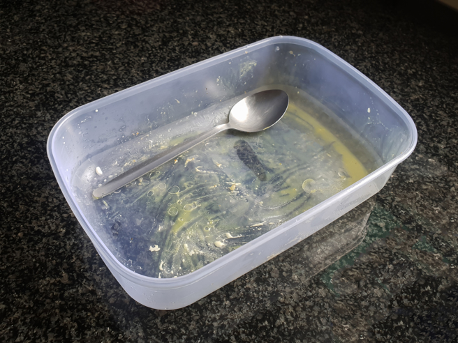 大陆博主教用2步骤清洗油腻的便当盒。（示意图，shutterstock／达志）