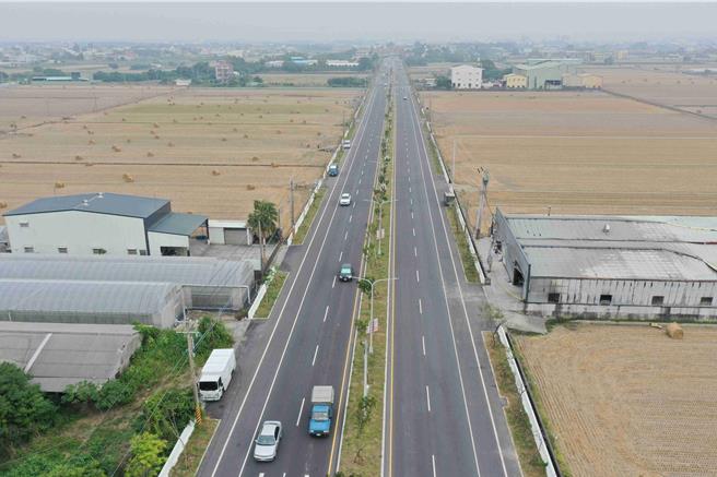 嘉164县道连接民雄乡至新港乡路段，经过2年多工程期，近日完成改善。(嘉义县政府提供／吕妍庭嘉义真)