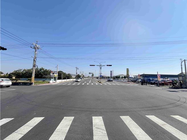 嘉义政府最后总共花了2年多施工，近日完工，民眾终于能一路畅行。(吕妍庭摄)