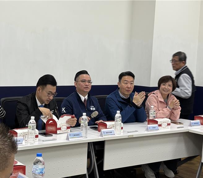 立法院交通委员会13日到台中北屯区考察捷运红线进度，交通部长陈世凯应允全力协助、加速推动。（冯惠宜摄）