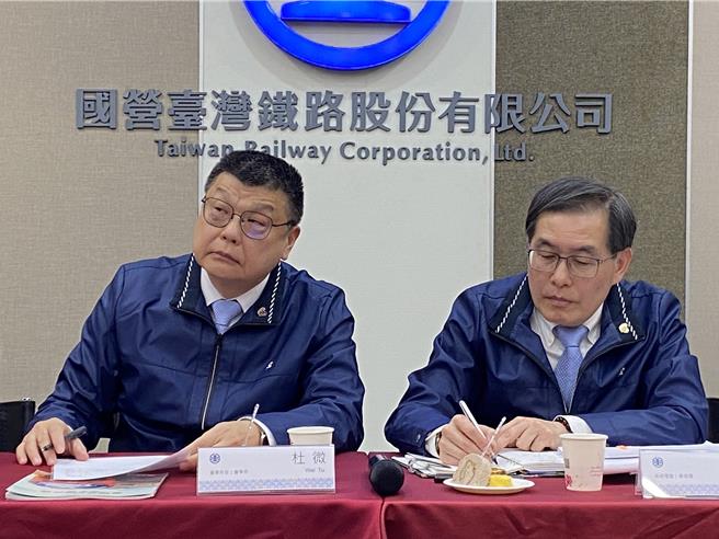 台鐵公司董事長杜微（左）與總經理馮輝昇（右）。（陳祐誠攝）
