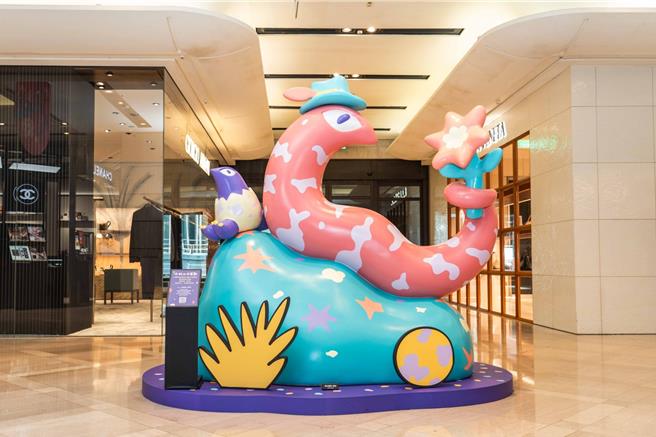  新光三越台北信義新天地A9「小蛇與小蛋獸」。（石智中攝）