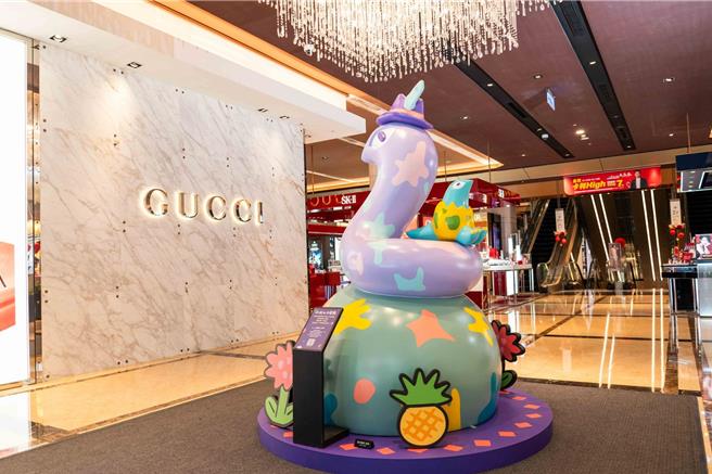 新光三越台北信義新天地A4「小蛇與小蛋獸」。（石智中攝）