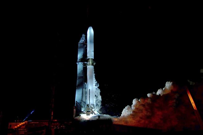 贝佐斯旗下太空公司蓝色起源（Blue Origin）将于当地时间13日凌晨1时首次发射新葛伦火箭。图／美联社