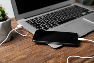 不要的充電線丟垃圾桶還回收？環保局曝正解