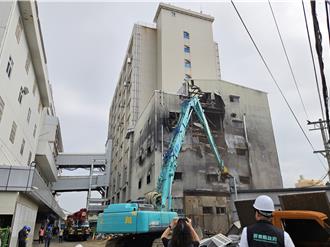 東港安泰醫院9死火警「一半是違建」  縣府今日強勢開拆　