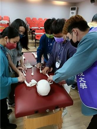 寒假放下你的手機！高雄輔英科大研習營跨界6領域