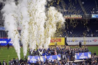 洛杉磯12支職業球隊合捐800萬美元救火 網友狂酸「太少了」