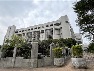 開車不禮讓行人挨罰2700    台中男提告「距2個枕木紋」判免罰