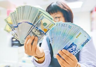 股匯雙殺台幣貶破33元 9年最低