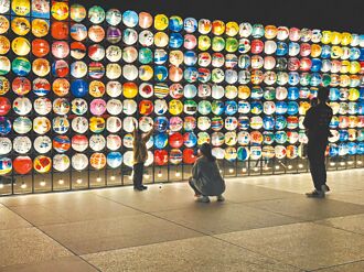 1500學童彩繪燈籠牆 夜光暖心