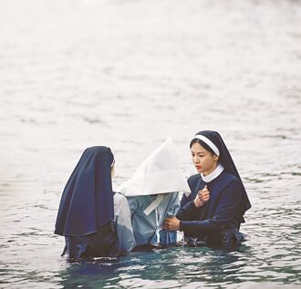 宋慧喬憶合作王家衛 護照險被收走