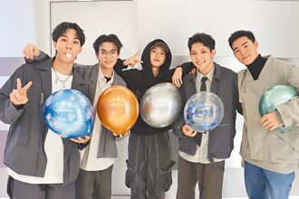 AcQUA源少年队长回归 喊团呼起鸡母皮