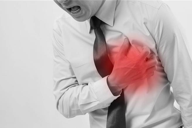 寒冬來襲，心血管疾病、腦中風等急症個案大增，振興醫院將在下週三（1／22）舉辦免費講座，歡迎民眾踴躍參加。（示意圖／Shutterstock）