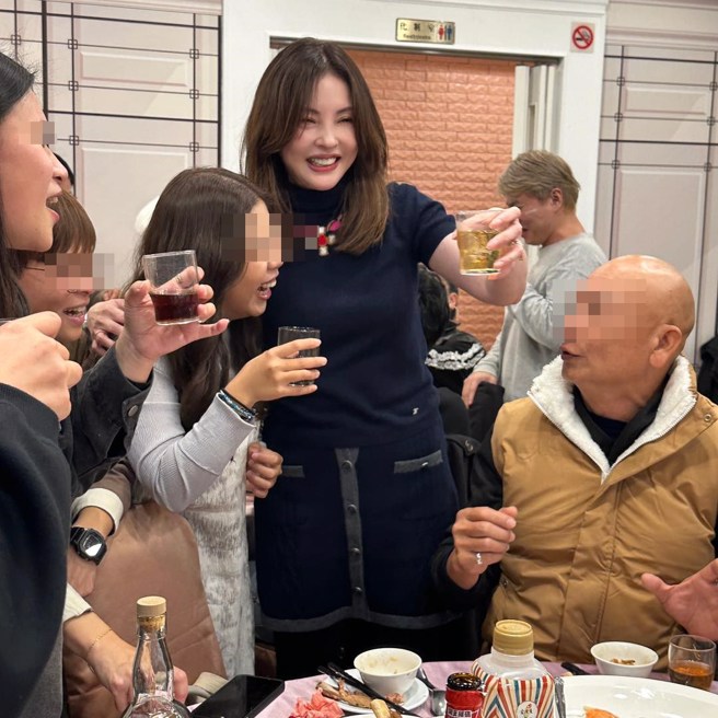 何如芸分享「喝杀青酒教战」SOP，不过成效不如预期。（图／何如芸 Michelle Ho脸书）