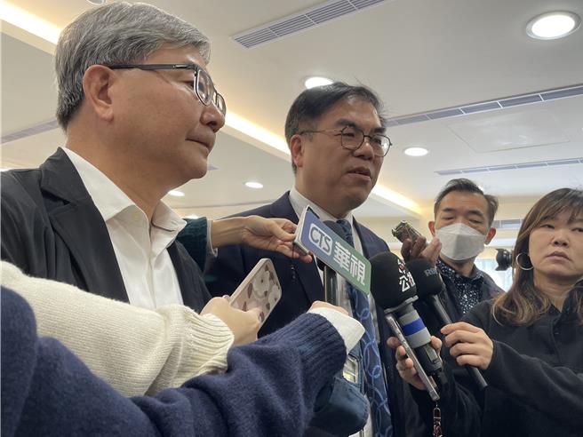 環境部長彭啟明14日表示，環評是全台最公開、透明的制度，環境部一定會捍衛各方意見，促使開發單位達到環境保護目的，籲請正、反方尊重環評制度，否則單方面想法容易造成社會嚴重對立。（蔡佩珈攝）