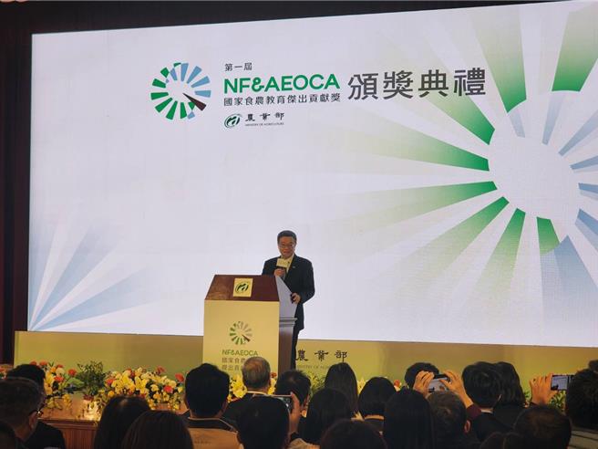 对于覆议案遭立院否决，阁揆荣泰受访表示，行政院提出覆议却未获邀到立法院报告跟说明，当时就已觉得是无可逆转的结果，「我表达强烈的遗憾」。(黄敬文摄)