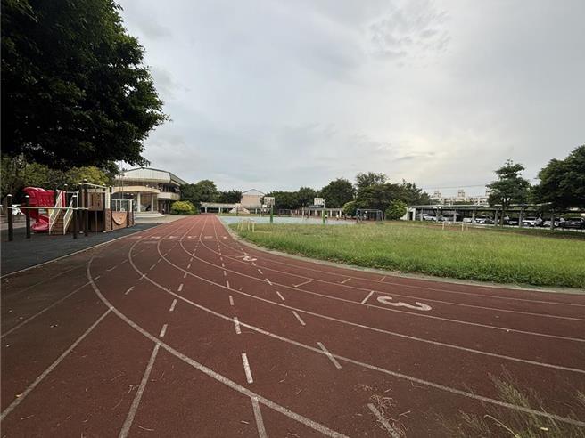 桃园市潮音国小因大园智慧科技园区开发许可数度遭内政部驳回，造成迁校进度严重缓慢。地方要求桃市教育局将迁校计画与开发计画脱鉤，独立推动。（廖姮玥摄）