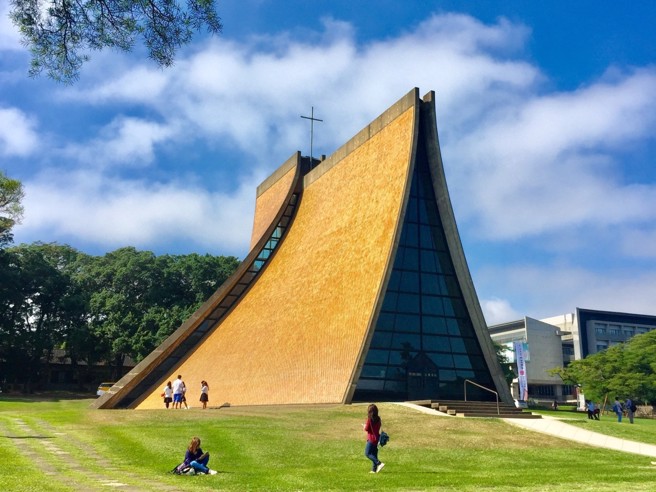 东海还携手台湾新媒体科技与教育协会、台中市政府数位发展局局长林谷隆，将推动「AI海明威深度阅读与媒体素养」青年课程计画。(照片/东海大学提供)