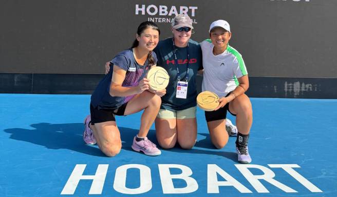 台湾网球好手吴芳嫺（左）在澳网女双首轮顺利获胜。（资料照／吴芳嫺提供）