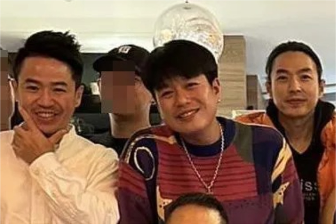 李威（右起）和堂弟李易、弟弟李一休合照。（圖／翻攝李易 臉書）