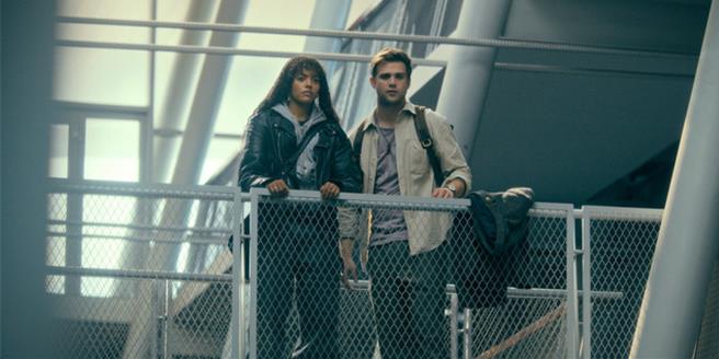 昆塔莎斯溫德爾（左）與李奧伍道爾合作全新影集。（Apple TV＋提供）