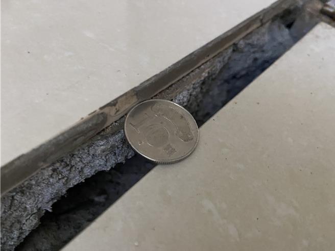 宜兰县去年发生21件建筑物施工损坏邻房争议，现行损邻事件都由开发单位委托建筑师或营造厂技师判定建物有无危及公共安全，遭外界批「球员兼裁判」。（吴佩蓉摄）