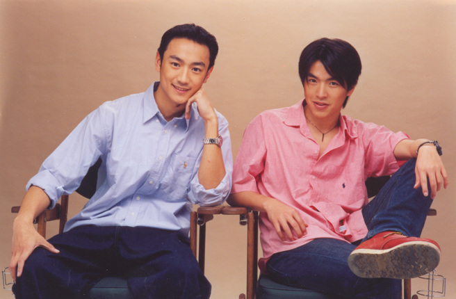 李威（左）與林佑威2000年以男團WEWE出道。（圖／中時資料照）