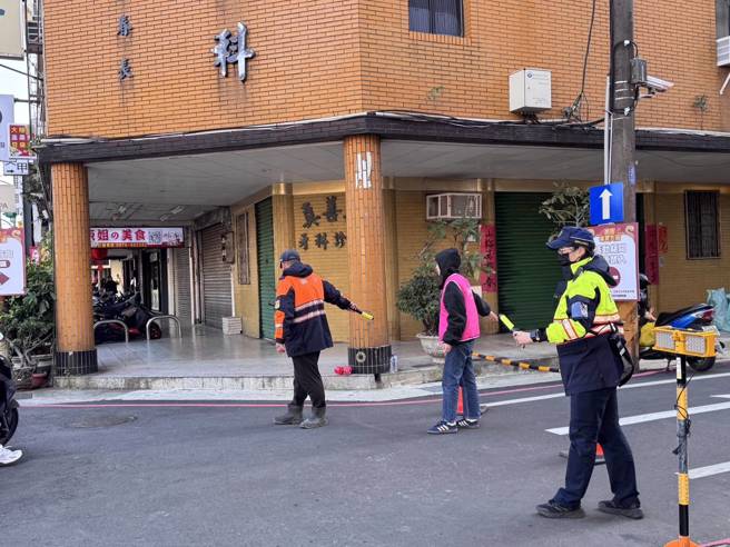 桃園年貨大街活動，有封街告示，請民眾要多加注意。（翻攝畫面）