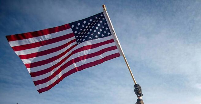 川普提名的白宫经济顾问米兰支持高关税政策，曾表示税率调高到20％至50％对美国有利，图／美联社