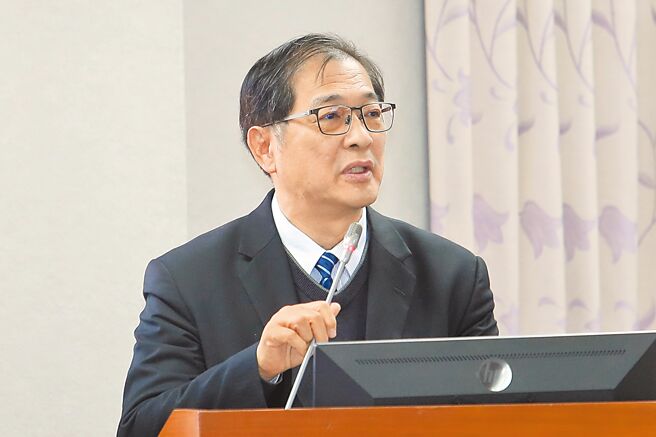 立法院司法及法制委员会13日邀请司法院、法务部率所属相关单位专题报告，法务部长郑铭谦（见图）被问及锺佳滨持油压剪毁损公物检警是否开始侦办，郑回答「这个案件我不清楚」。（黄世麒摄）