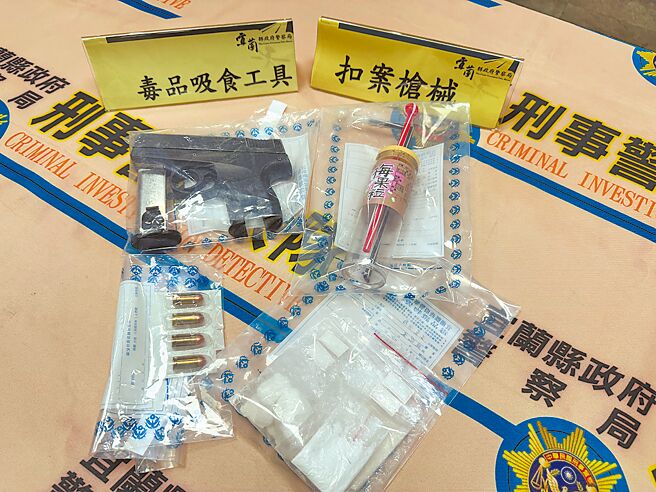 簡姓男子9日在宜蘭監獄前方開槍打傷人後逃逸，警方歷經56小時追緝在苗栗大湖山區1處果園溝渠內，抓到冷到全身發抖的簡嫌，並查獲毒品等物。（吳佩蓉攝）