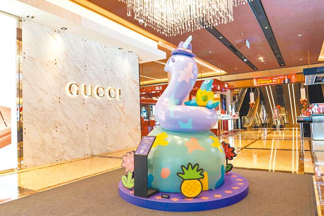 新光三越台北信義新天地A4「小蛇與小蛋獸」。（石智中攝）