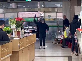 平鎮警加強防搶阻詐宣導   助民眾安心過好年