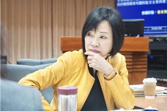 尹立批「用言论审查」删公视预算 柯志恩呛：抹黑乱开枪