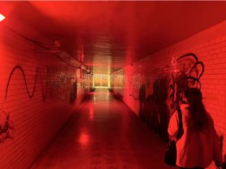 高雄后庄车站地下道喷漆超诡谲 设备遭破坏工务局报警查办