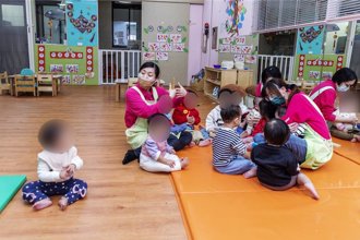 新竹縣祭出久任獎勵 托育人員任職滿3年獎1萬元