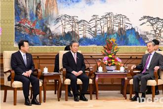 日中高層會談：日本執政黨幹事長訪華推動深化合作