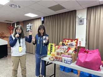 台東縣寒冬送暖 弱勢民眾領取關懷物資