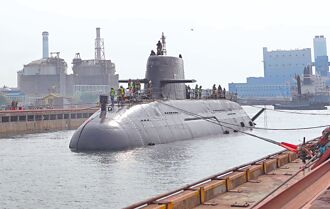 潛艦預算凍結18億…海軍急了？張競揪新聞稿這句：背後插刀嗎