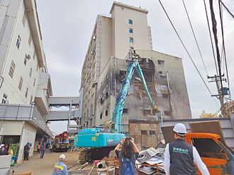 東港安泰醫院違建 屏縣府強拆