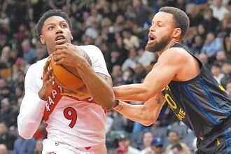 NBA》得分超战神仍连败 柯瑞哀嘆