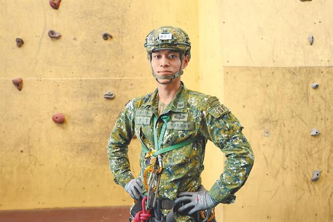 特5营营部连洪伟育中士。（记者尤韵婷摄）