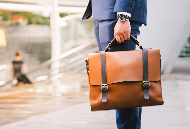 政大男学生观察不少顶大生毕业后，都选择考公职。（示意图，shutterstock／达志）