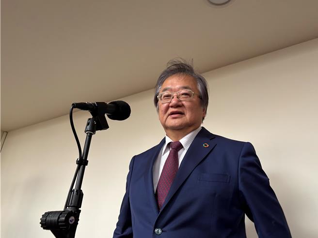 卫福部长邱泰源今日宣布，行政院已于昨天（14）正式核定，将补足各分区点值至0.9元。（李念庭摄）