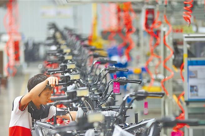 64位经济学家在路透的问卷调查中预测，2024年中国国内生产总值（GDP）增长可能达到4.9％。（中新社资料照）