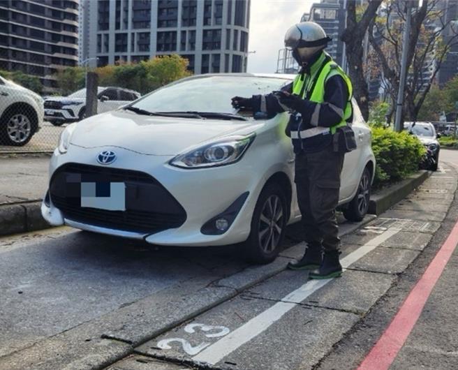 春节连续假期将自1月25日起至2月2日，9天春节连假期间，新北市路边汽、机车平日收费停车格于均暂停收费。（交通局提供）
