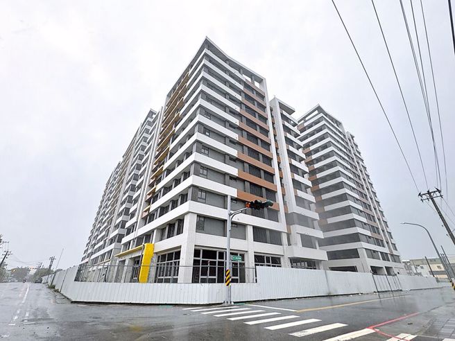 台南市仁德区二空新村A区「宜居仁爱」社会住宅，今年底就能完工，预计明年3、4月招租，6月即可入住。（曹婷婷摄）
