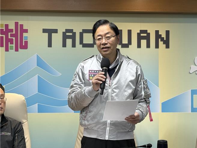 桃园市长张善政15日市政会议宣布，桃捷公司从1月24日至2月2日，10天都将提早在清晨5点加开直达列车，台北车站4点半就能开放报到和预挂行李。（蔡依珍摄）