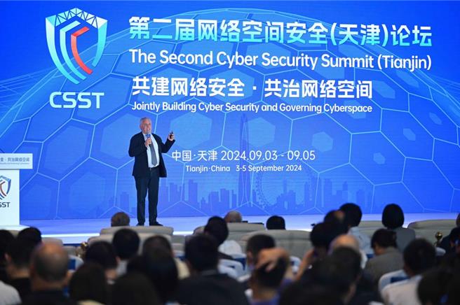 大陆国家发改委等六部门15日印发「相关于完善数据流程通安全治理方案」。《方案》鼓励启动数据脱敏等研究。（摘自新华社）